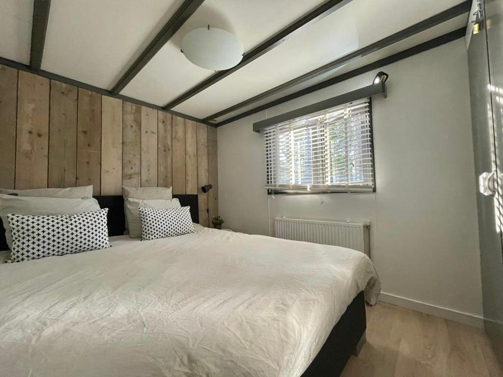 Uniek Chalet Op De Veluwe, In Bosrijke Omgeving. Putten Exteriör bild