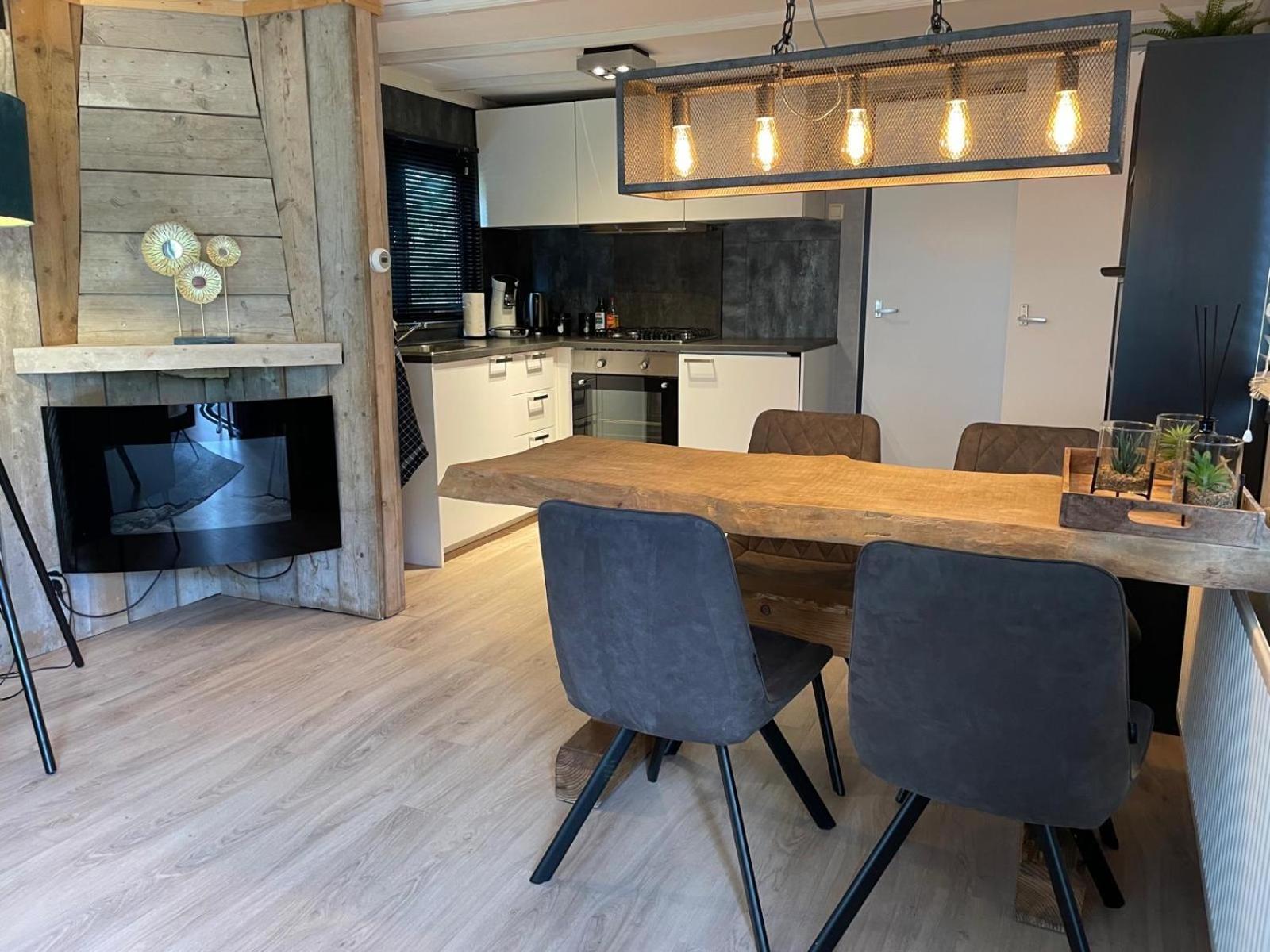 Uniek Chalet Op De Veluwe, In Bosrijke Omgeving. Putten Exteriör bild